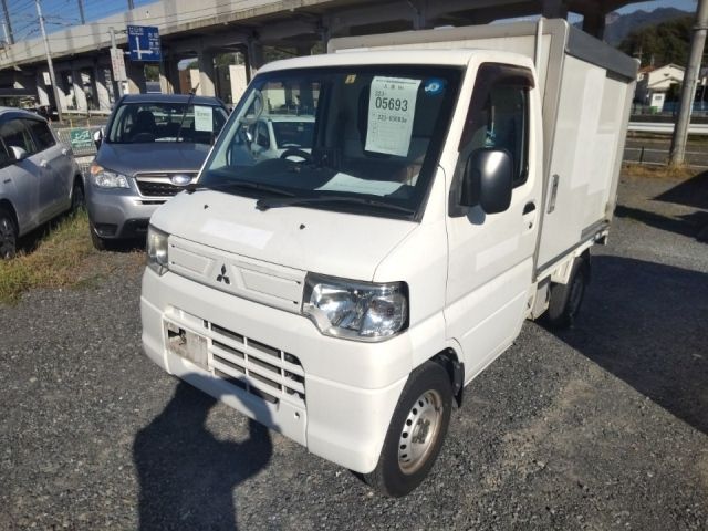 5693 Mitsubishi Minicab truck U62T 2012 г. (LUM Kobe Nyusatsu)